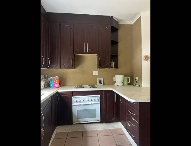 2 BEDROOM PROPERTY TO RENT IN RANDBURG CENTRAL